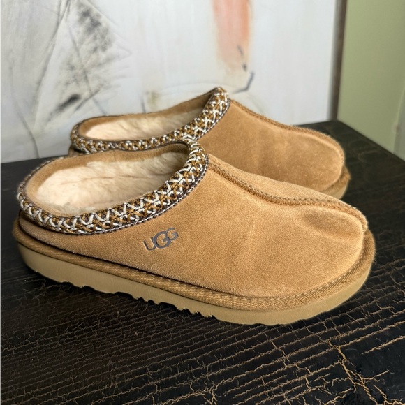 UGG Tan Slip-On Loafers size 2 - Picture 4 of 12